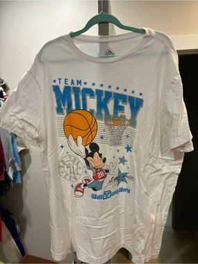 Official Walt Disney World Team Mickey Basketball T-Shirt size XXL